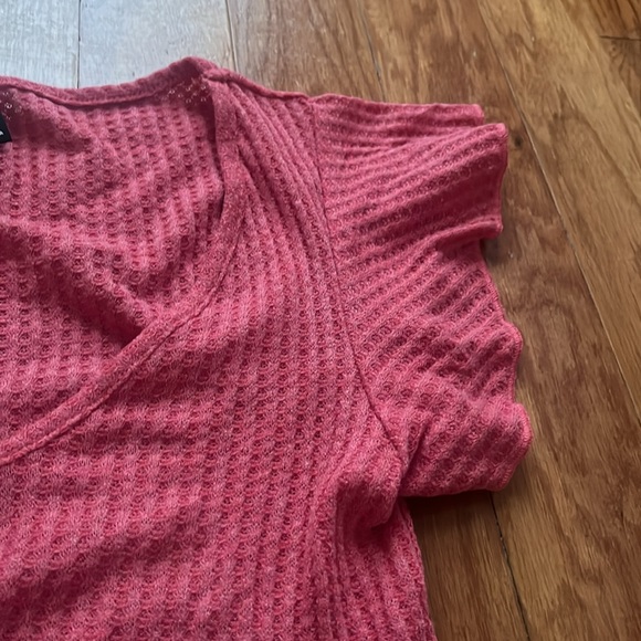 Women’s Top - Picture 2 of 4